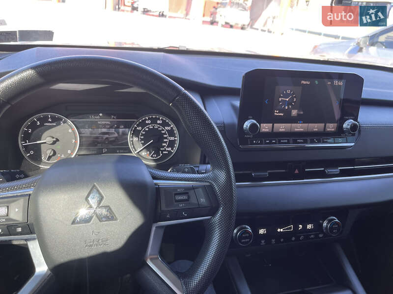 Внедорожник / Кроссовер Mitsubishi Outlander 2021 в Хмельницком