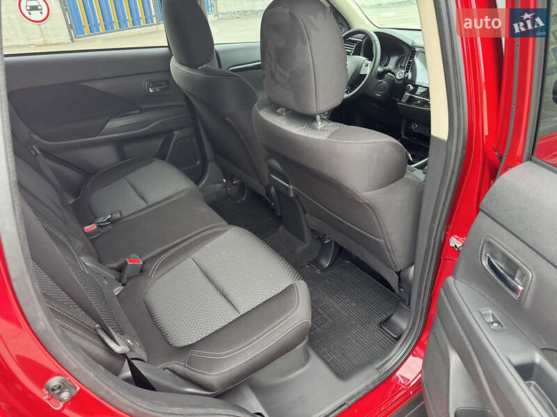 Внедорожник / Кроссовер Mitsubishi Outlander 2023 в Киеве