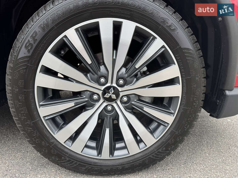 Внедорожник / Кроссовер Mitsubishi Outlander 2023 в Киеве