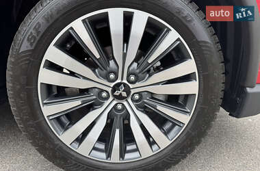 Внедорожник / Кроссовер Mitsubishi Outlander 2023 в 