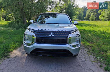 Позашляховик / Кросовер Mitsubishi Outlander 2023 в Харкові
