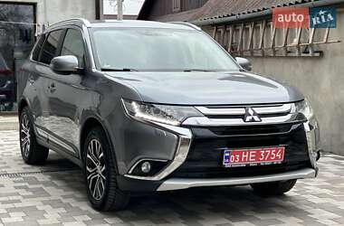 Внедорожник / Кроссовер Mitsubishi Outlander 2016 в Ровно