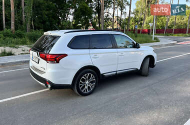 Внедорожник / Кроссовер Mitsubishi Outlander 2015 в 