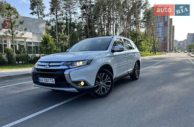 Внедорожник / Кроссовер Mitsubishi Outlander 2015 в 