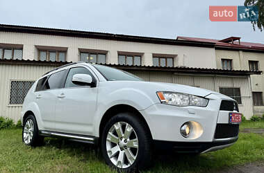 Внедорожник / Кроссовер Mitsubishi Outlander 2012 в 