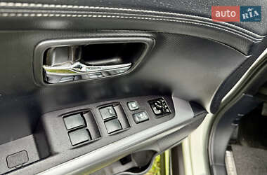 Внедорожник / Кроссовер Mitsubishi Outlander 2012 в 