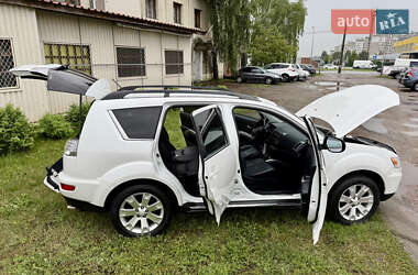 Внедорожник / Кроссовер Mitsubishi Outlander 2012 в 
