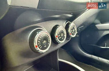 Внедорожник / Кроссовер Mitsubishi Outlander 2012 в 