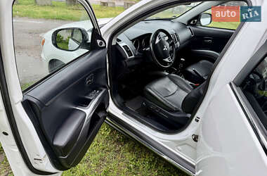 Внедорожник / Кроссовер Mitsubishi Outlander 2012 в 