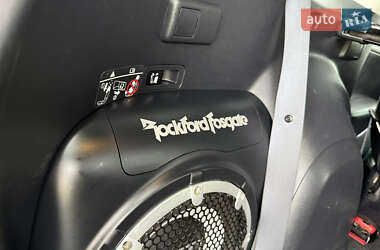 Внедорожник / Кроссовер Mitsubishi Outlander 2012 в 