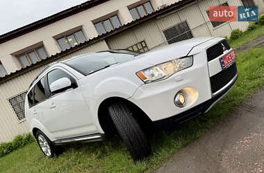 Внедорожник / Кроссовер Mitsubishi Outlander 2012 в 