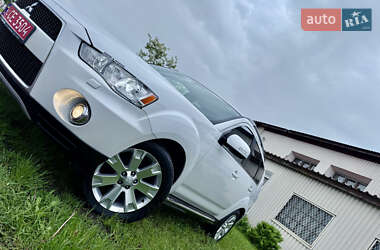 Внедорожник / Кроссовер Mitsubishi Outlander 2012 в 