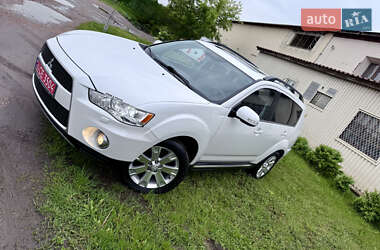 Внедорожник / Кроссовер Mitsubishi Outlander 2012 в 
