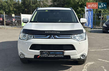 Внедорожник / Кроссовер Mitsubishi Outlander 2013 в 