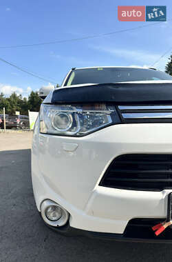 Внедорожник / Кроссовер Mitsubishi Outlander 2013 в 