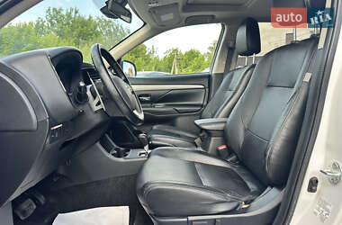Внедорожник / Кроссовер Mitsubishi Outlander 2013 в 