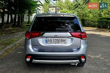 Внедорожник / Кроссовер Mitsubishi Outlander 2015 в 