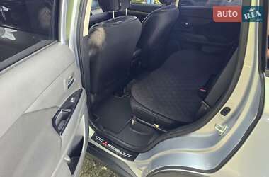 Внедорожник / Кроссовер Mitsubishi Outlander 2015 в 