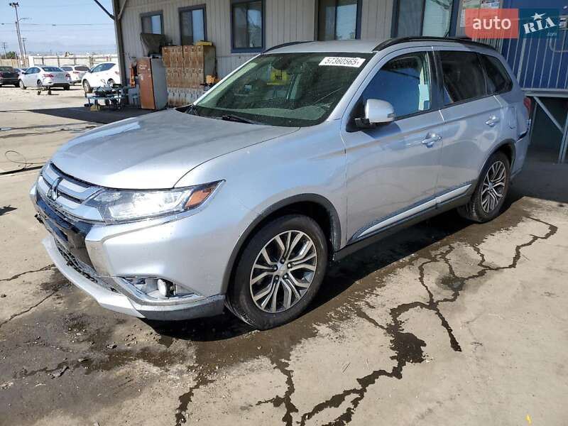 Внедорожник / Кроссовер Mitsubishi Outlander 2016 в Львове