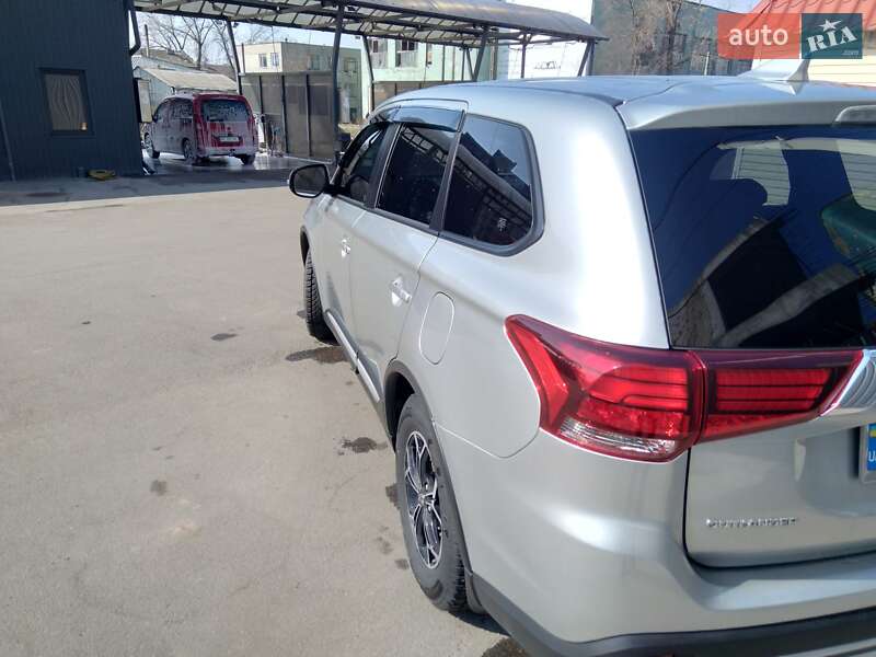 Позашляховик / Кросовер Mitsubishi Outlander 2020 в Дніпрі фото 5 Позашляховик / Кросовер Mitsubishi Outlander 2020 в Дніпрі