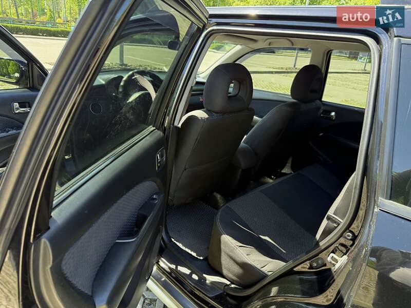 Позашляховик / Кросовер Mitsubishi Outlander 2005 в Харкові