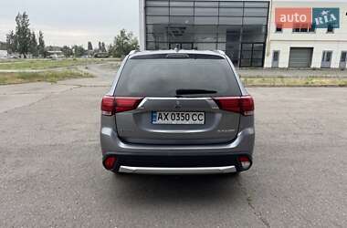 Внедорожник / Кроссовер Mitsubishi Outlander 2017 в 