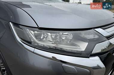 Внедорожник / Кроссовер Mitsubishi Outlander 2017 в 