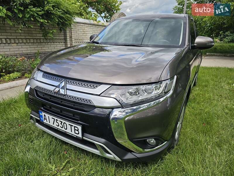 Внедорожник / Кроссовер Mitsubishi Outlander 2021 в 