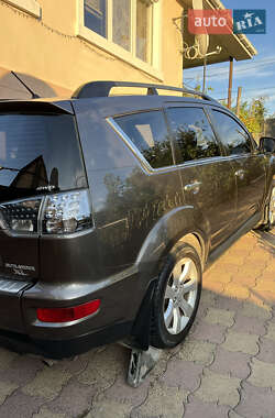 Внедорожник / Кроссовер Mitsubishi Outlander 2011 в 