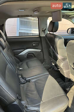 Внедорожник / Кроссовер Mitsubishi Outlander 2011 в 