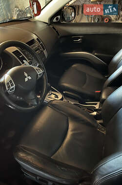 Внедорожник / Кроссовер Mitsubishi Outlander 2011 в 