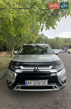 Внедорожник / Кроссовер Mitsubishi Outlander 2016 в Запорожье