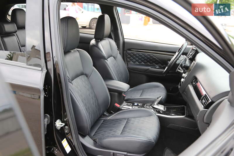 Внедорожник / Кроссовер Mitsubishi Outlander 2021 в Киеве