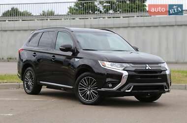Внедорожник / Кроссовер Mitsubishi Outlander 2021 в Киеве