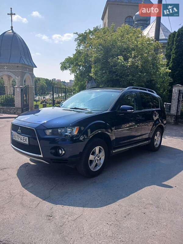 Внедорожник / Кроссовер Mitsubishi Outlander 2010 в 