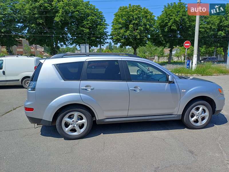 Позашляховик / Кросовер Mitsubishi Outlander 2010 в Житомирі