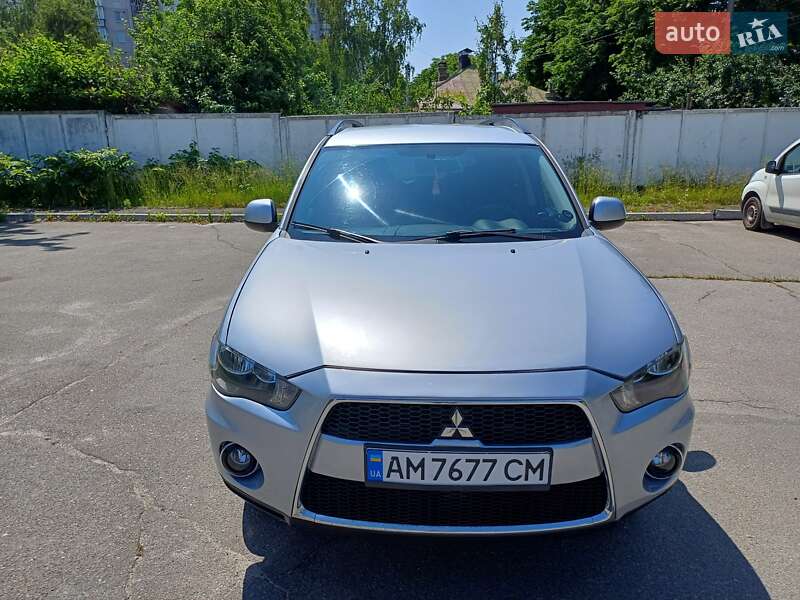 Позашляховик / Кросовер Mitsubishi Outlander 2010 в Житомирі