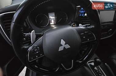 Внедорожник / Кроссовер Mitsubishi Outlander 2015 в 