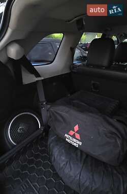 Внедорожник / Кроссовер Mitsubishi Outlander 2015 в 