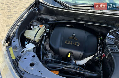 Внедорожник / Кроссовер Mitsubishi Outlander 2008 в 