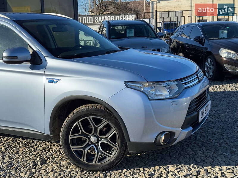 Позашляховик / Кросовер Mitsubishi Outlander 2014 в Стрию