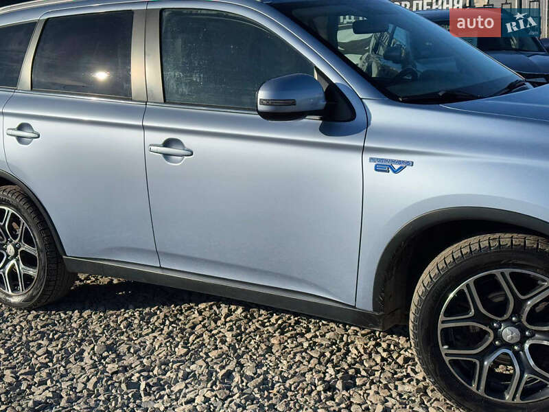 Позашляховик / Кросовер Mitsubishi Outlander 2014 в Стрию