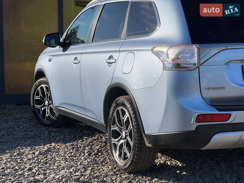 Позашляховик / Кросовер Mitsubishi Outlander 2014 в Стрию