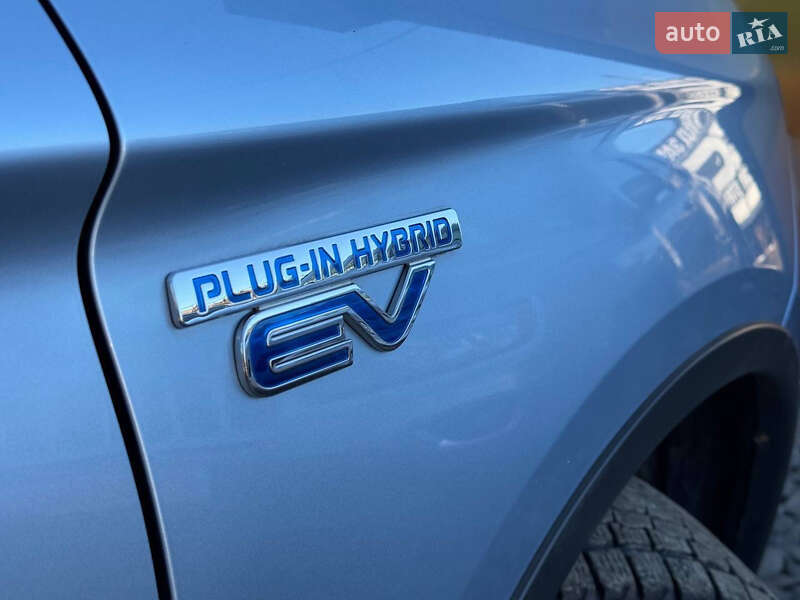 Позашляховик / Кросовер Mitsubishi Outlander 2014 в Стрию