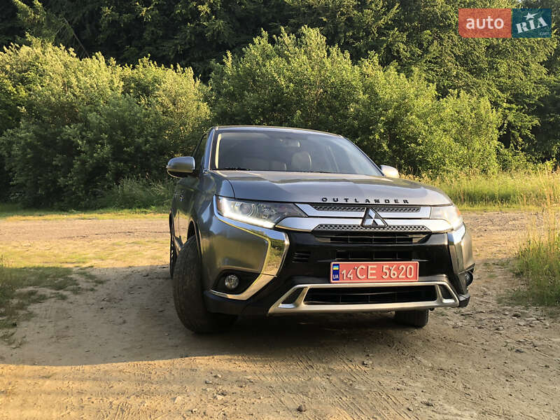 Позашляховик / Кросовер Mitsubishi Outlander 2019 в Львові