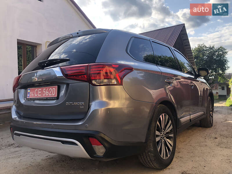 Позашляховик / Кросовер Mitsubishi Outlander 2019 в Львові