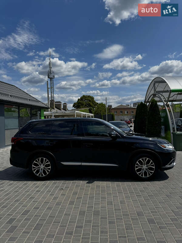 Внедорожник / Кроссовер Mitsubishi Outlander 2016 в Кропивницком