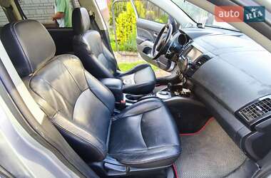Внедорожник / Кроссовер Mitsubishi Outlander 2009 в 