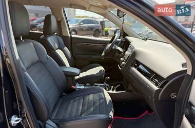 Внедорожник / Кроссовер Mitsubishi Outlander 2020 в 