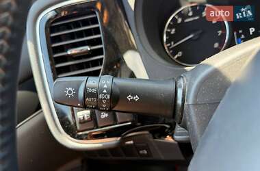 Внедорожник / Кроссовер Mitsubishi Outlander 2020 в 